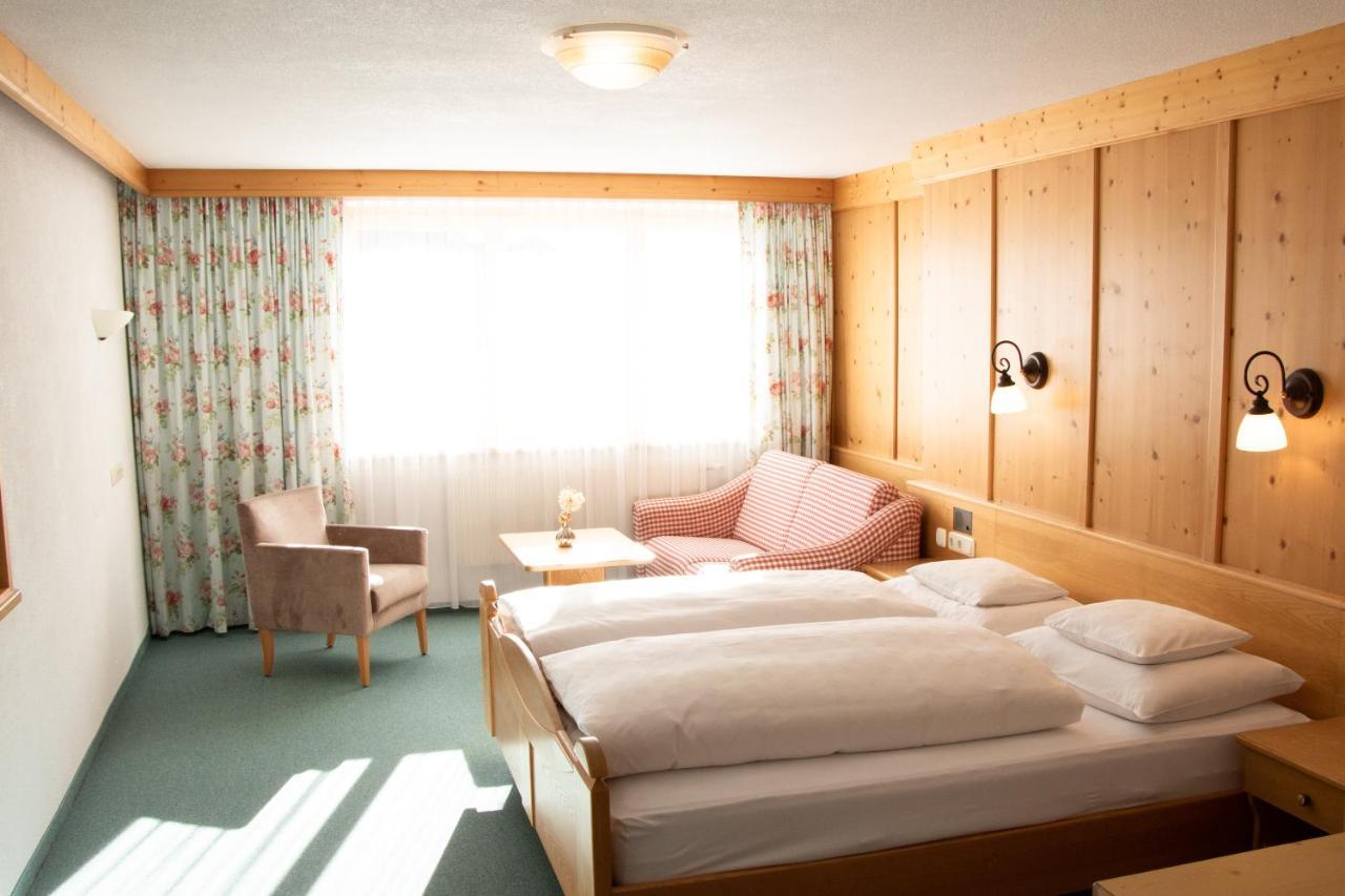 Hotel Walserberg Warth  Room photo